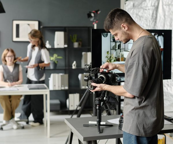 Pensacola video production company Tone Production and Benjamin Tone filming elite retail and e-commerce brand videos in Pensacola.